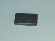Magnet šedý obdelník 15x28 mm